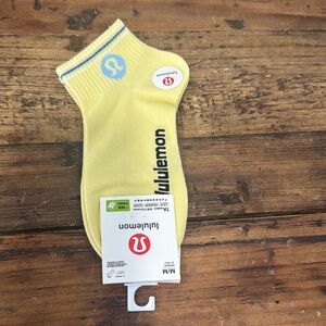 NWT Lululemon Yellow Ankle Socks for Active Comfort